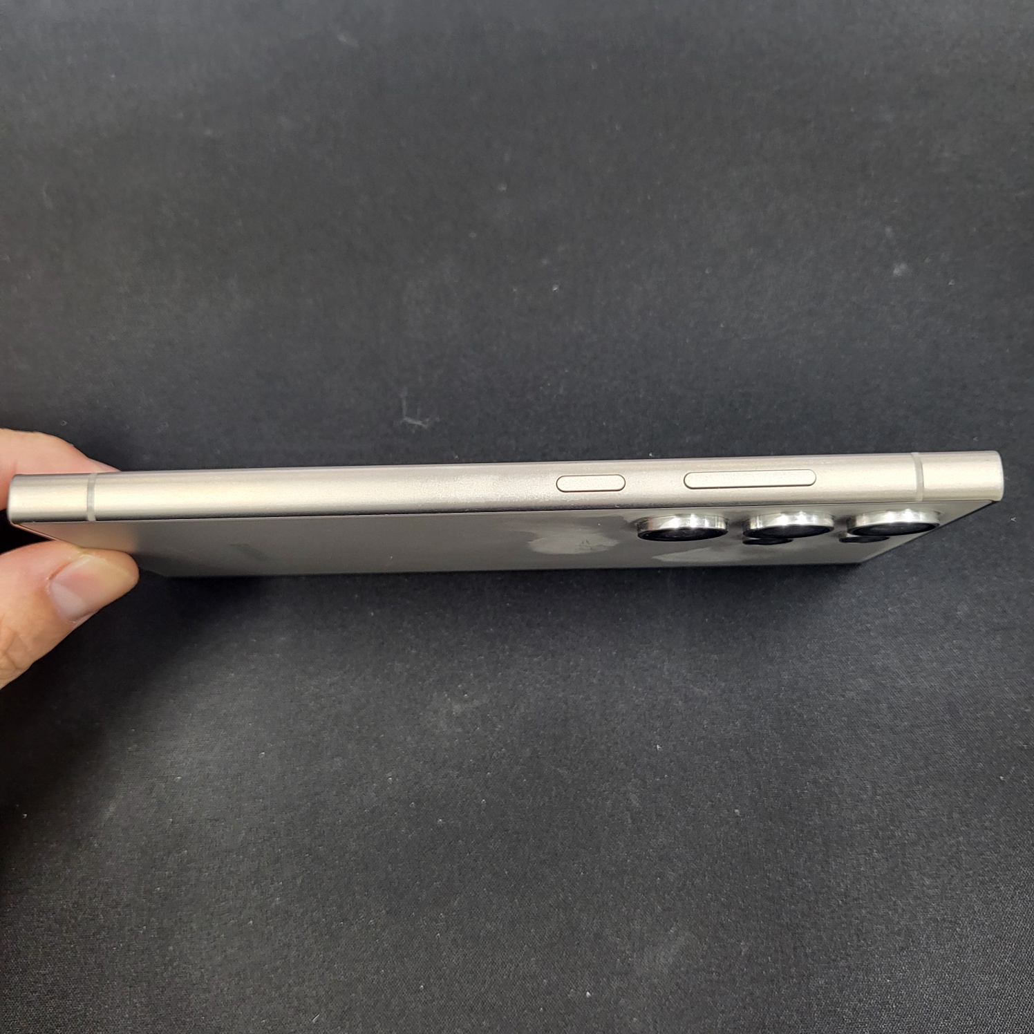 갤럭시S24 울트라 티타늄 그레이 측면2