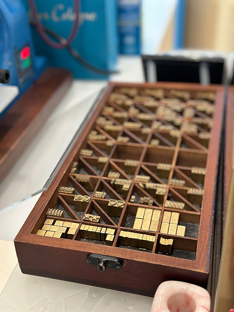 아틀리에코롱 이니셜