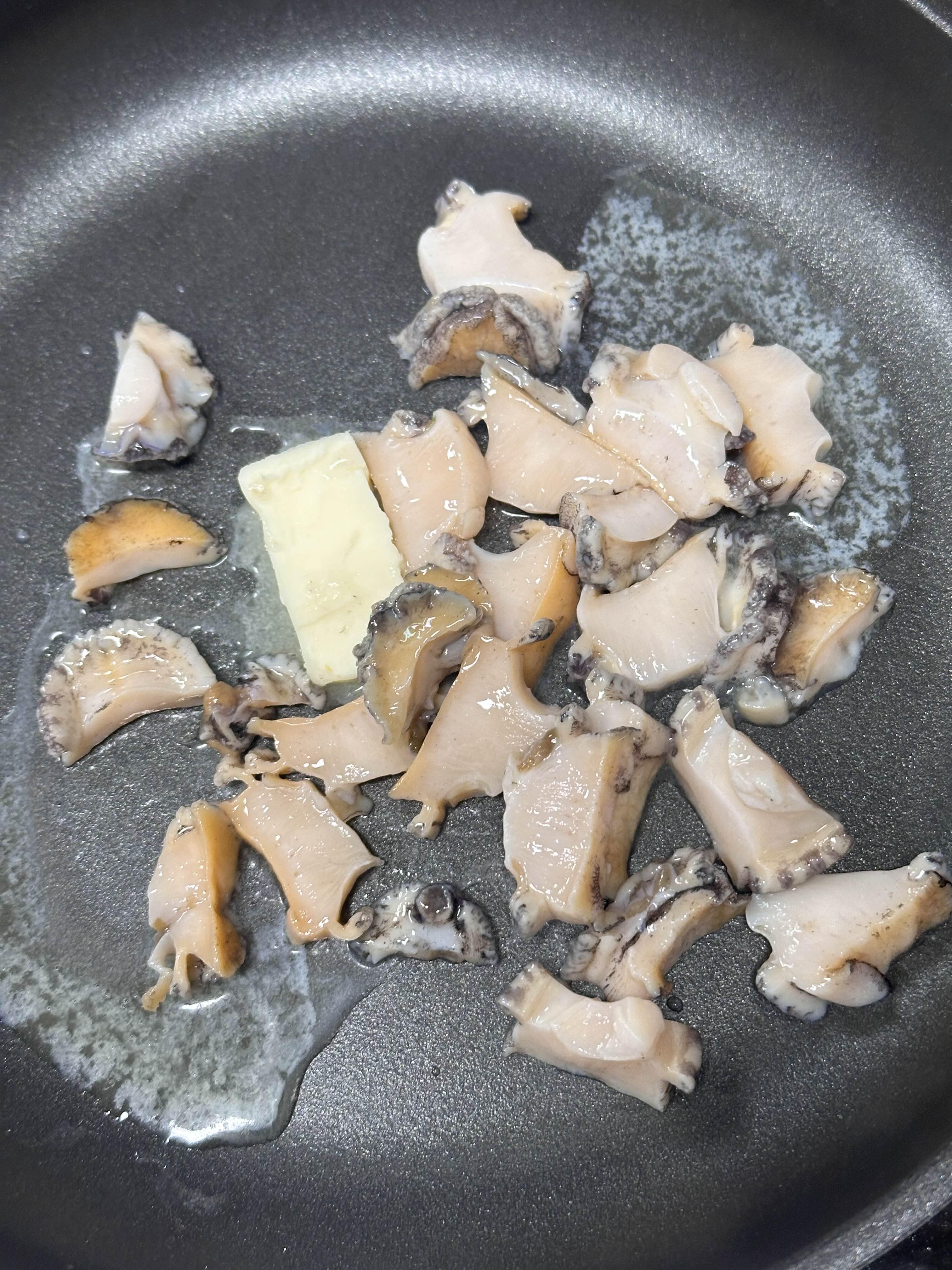 버터에 굽는 전복