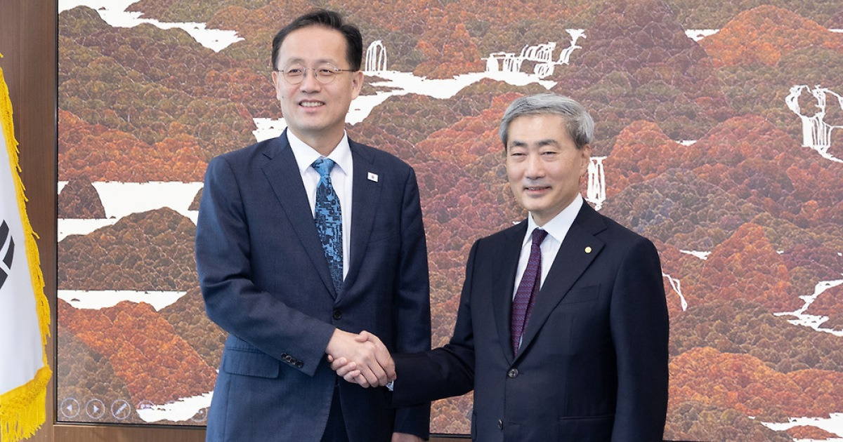 이형일 신현송 면담