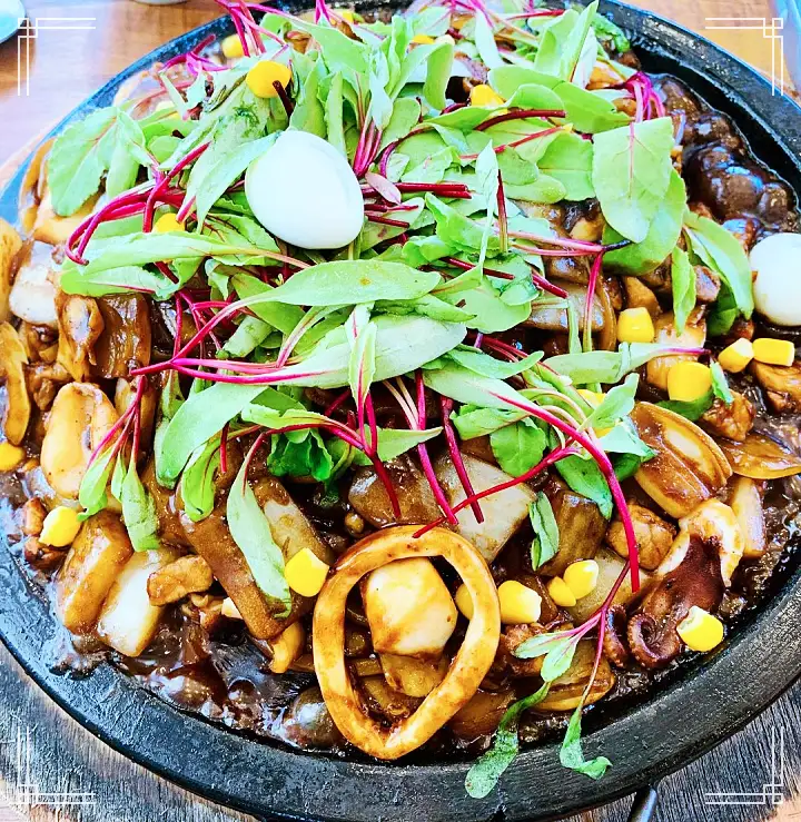 양념게장 돌짜장 돌판짜장 맛집 온천 실내데이트 코스 시몬스 침대 카페 별빛 정원 여행 이천 가볼만한 곳 추천 생방송투데이 오늘방송 떴다 동네방네