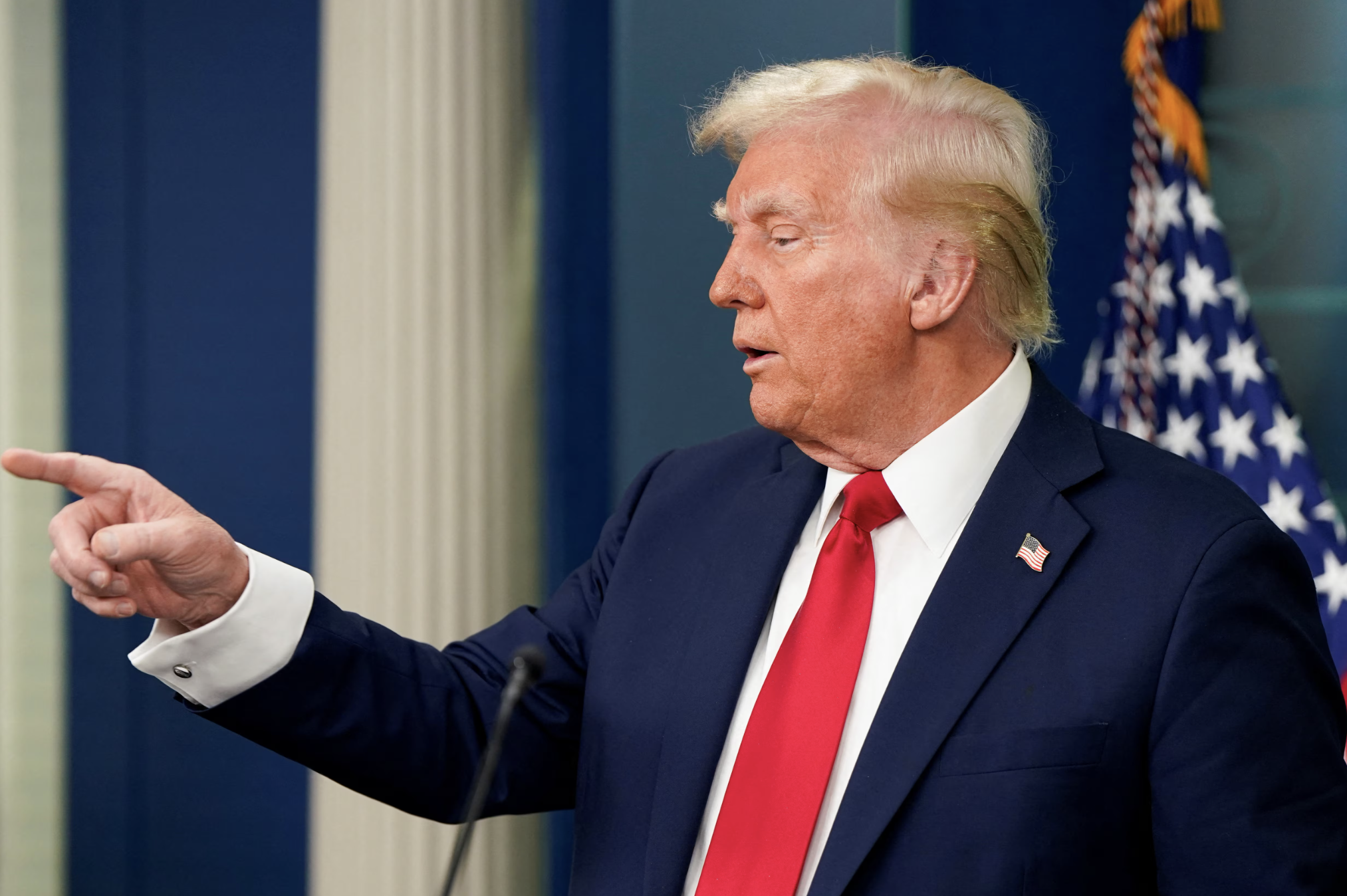 트럼프 정부 7년 만의 셧다운