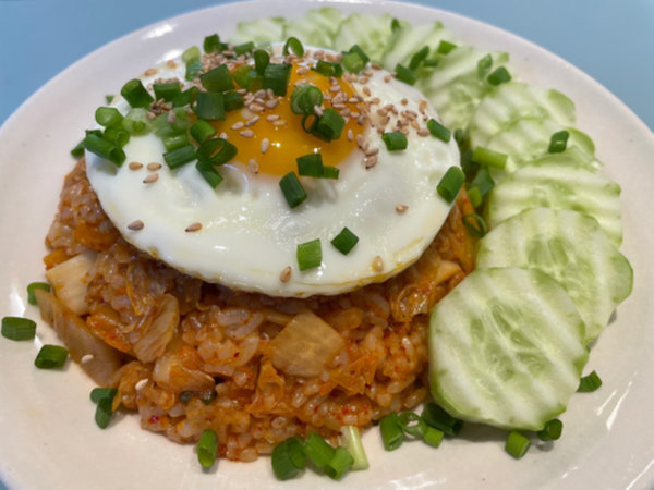 반찬 필요 없는 요리 - 김치볶음밥, 생오이 플레이팅