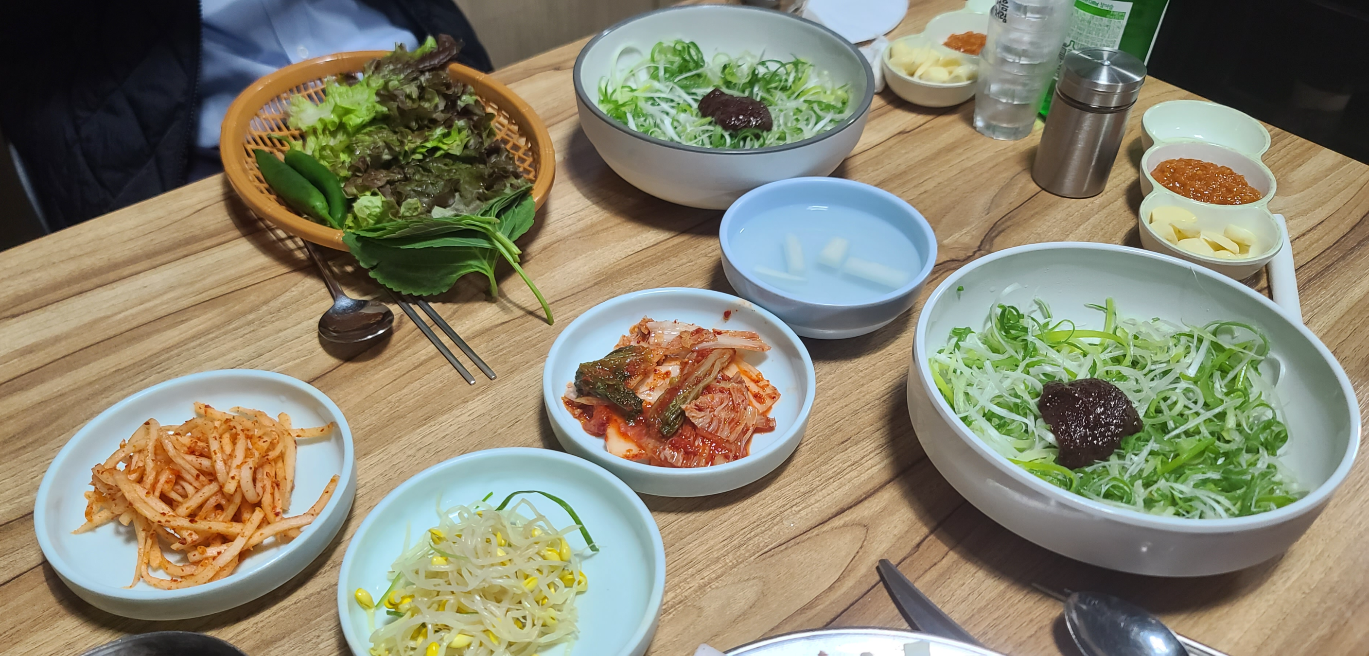 냉삼겹살 철뚝집 생삼겹살 냉삼맛집 성남맛집 상대원맛집 철뚝삼겹살 메뉴판 냉동삼겹살 기본반찬 파절이
