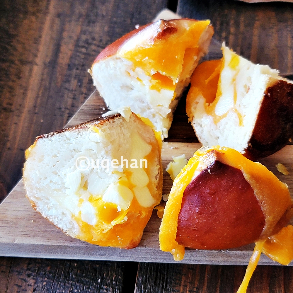 카페 럿지 치즈단지를 4등분 해놓은 사진이다.