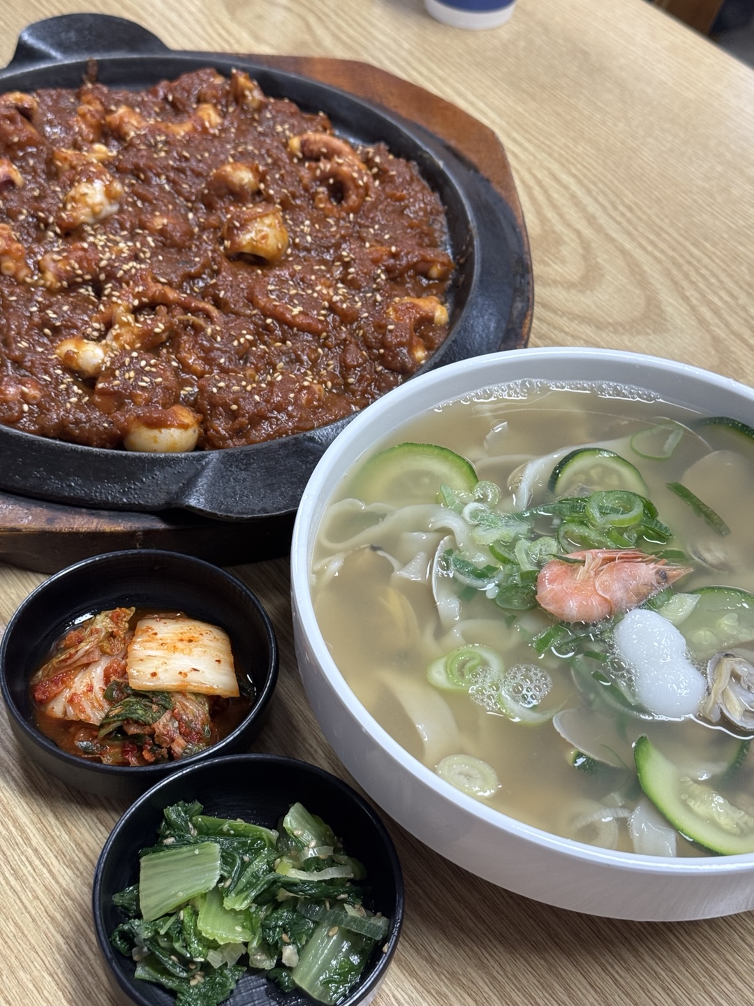 골목안채 – 낙지볶음과 바지락칼국수의 찐 맛 조합, 다산 대표 전설 맛집