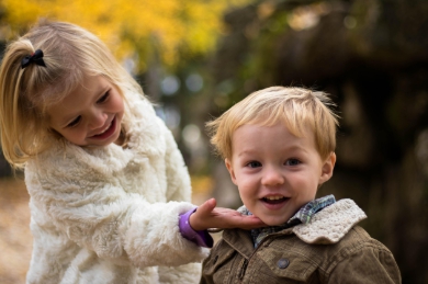 아이-웃는-사진