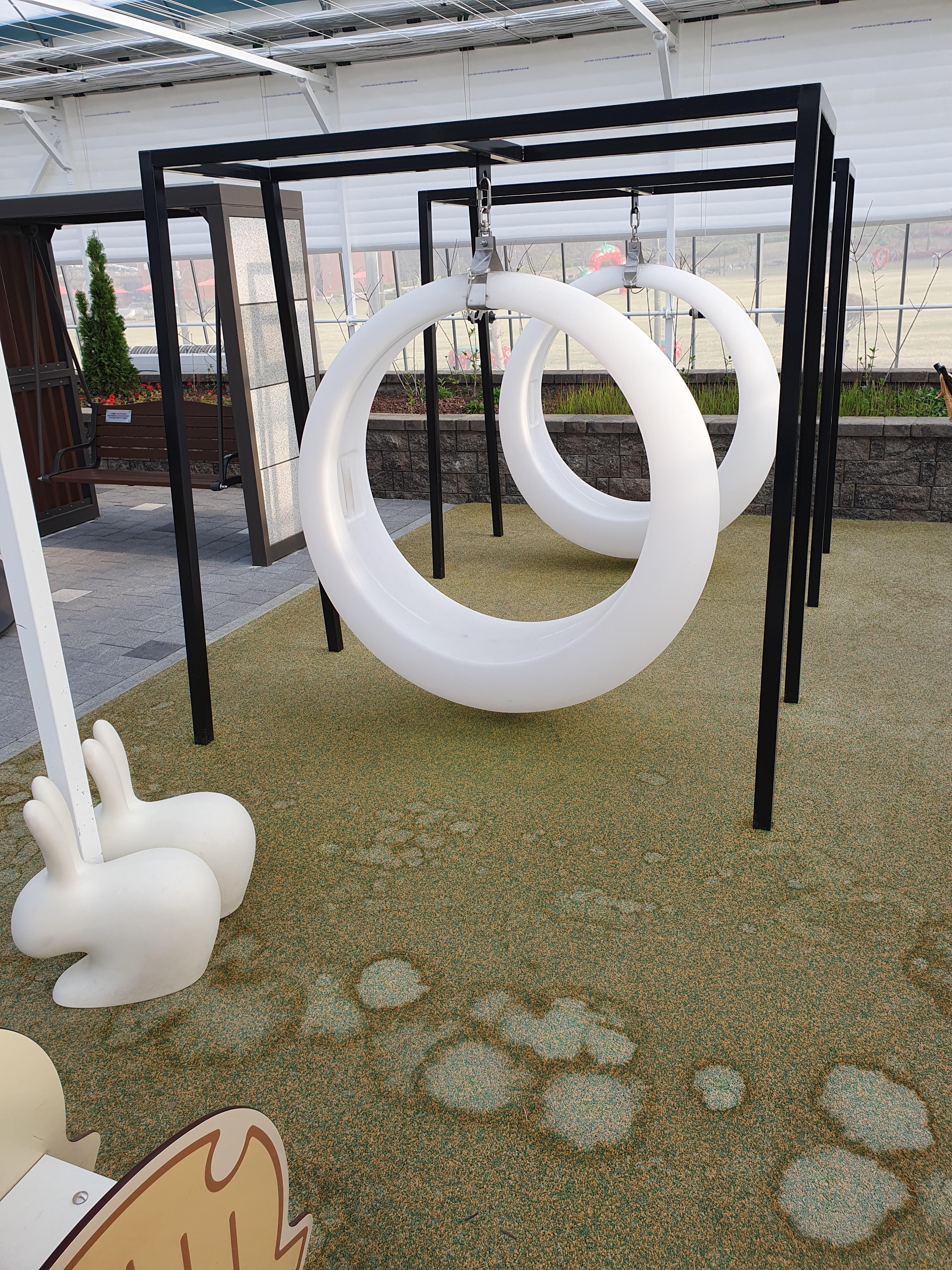 논산 딸기테마공원 딸기재배온실속 달빛 의자