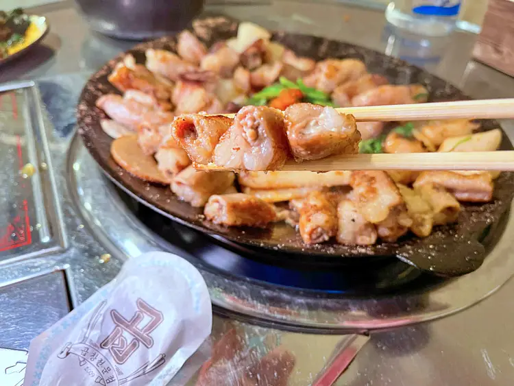 줄서는식당 공덕동 공덕역 맛집 대파김치와 함께 먹는 고소한 곱 가득 곱창과 부드러운 막창 모듬곱창 한우 소곱창 맛있는 곳 소개