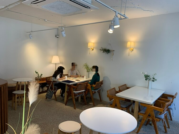 내부 제일 안쪽 자리