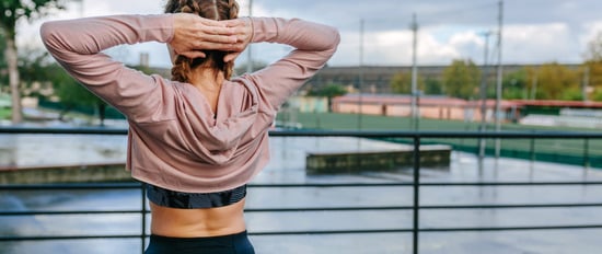 목과 어깨 스트레칭 (Neck and Shoulder Stretch): 긴장 완화와 유연성 향상