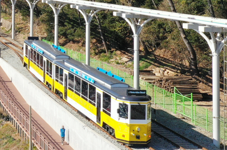 해변열차 운행사진입니다.