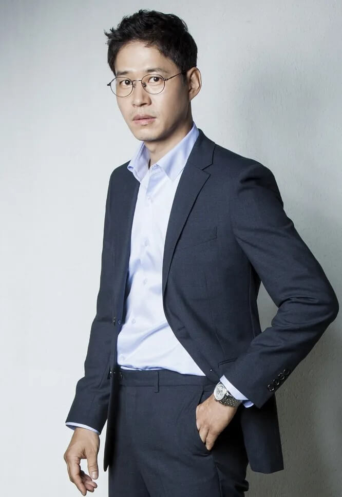 드라마 조작의 주인공을 맡은 유준상입니다. 이성민 역의 대표 홍보 포스터입니다.