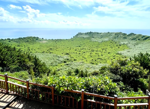 성산일출봉 정상 분화구