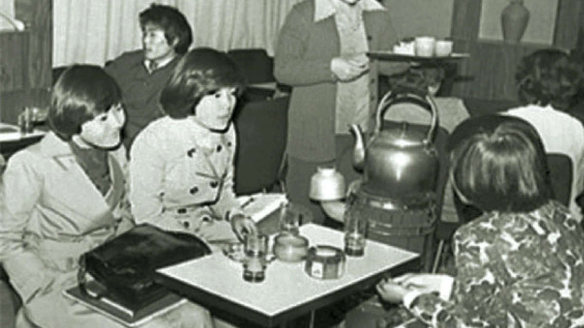 Using nostalgic music as background for a blog