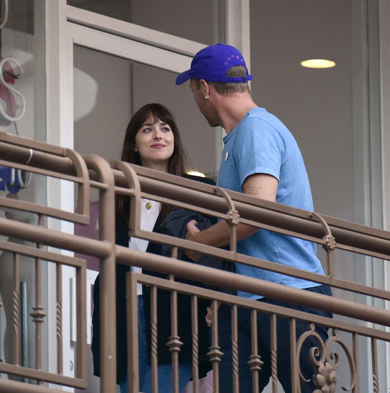 다코타존슨 크리스마틴