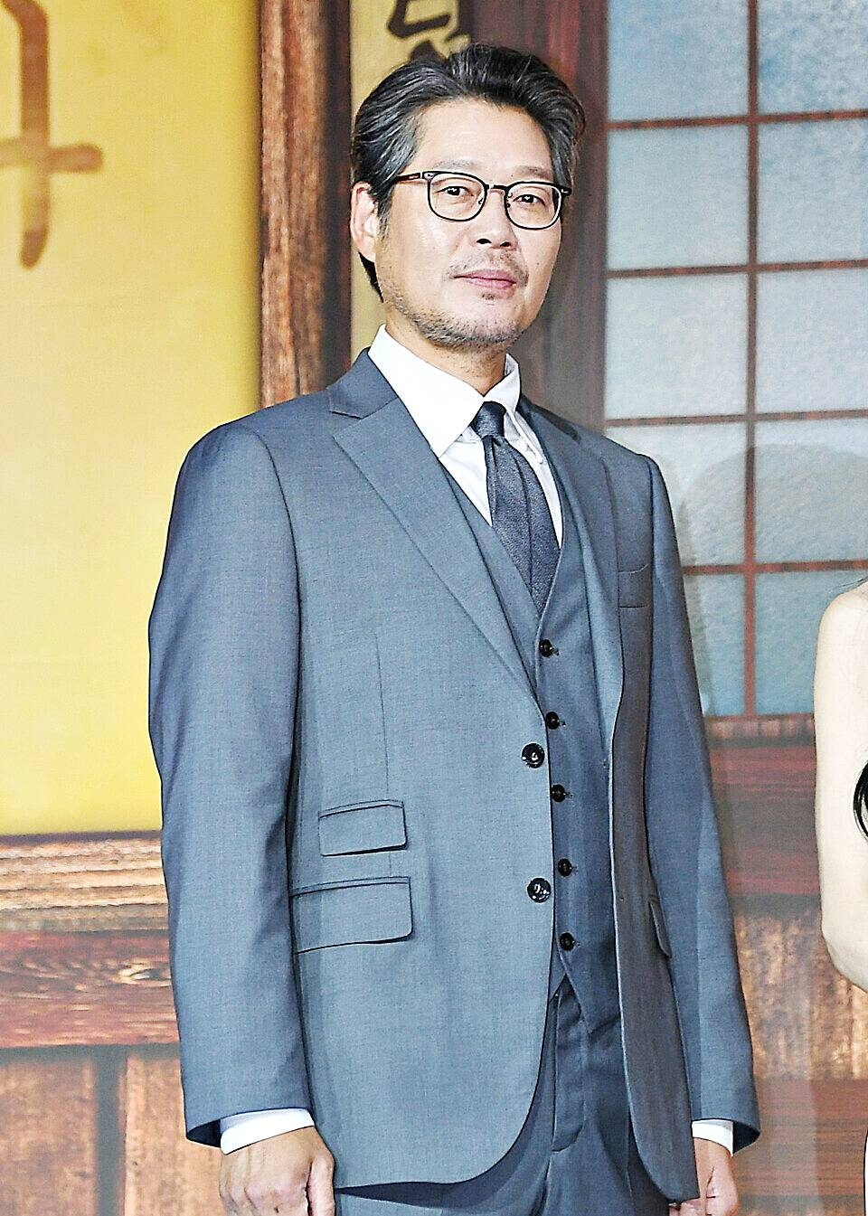 유재명