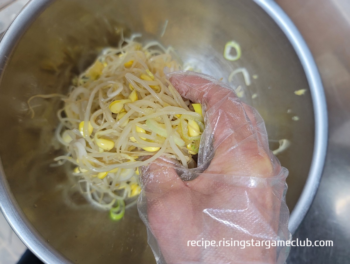 콩나물 무치는 사진