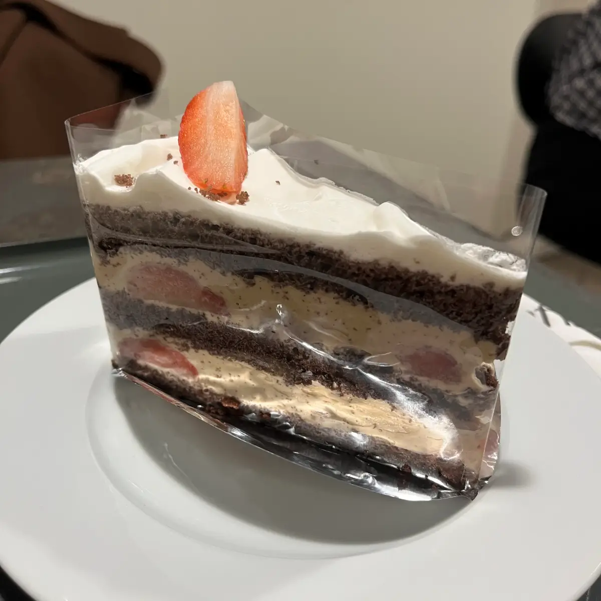 콘피 딸기 얼그레이 초코 케이크