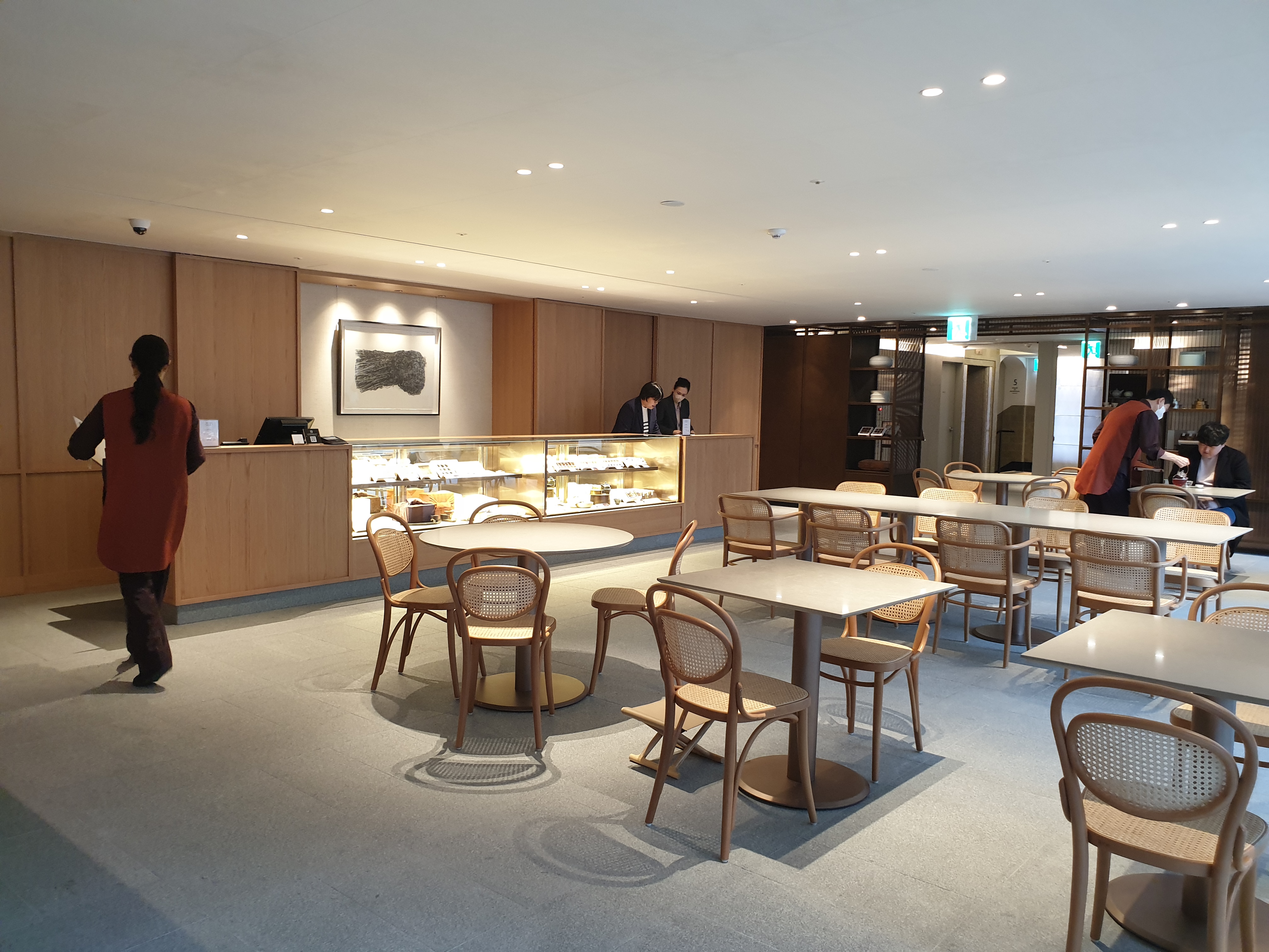 더 헤리티지 5층 전통카페 연작