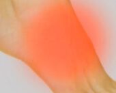 발등이 아픈 이유