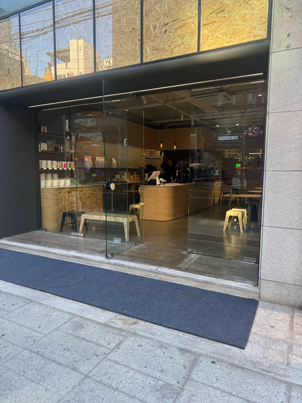 선정릉 크래커스 커피 디비전 내부