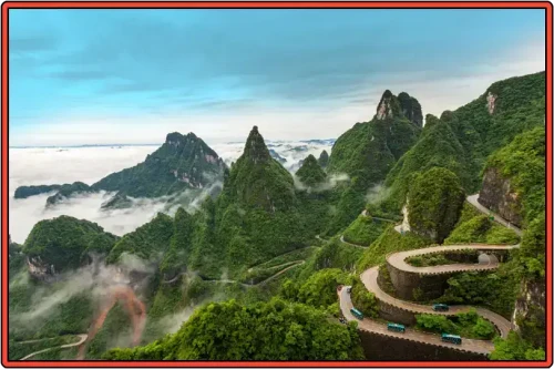 장가계-천문산-국립-삼림공원으로-가는-도로