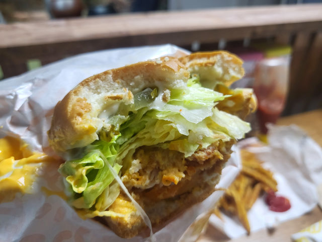 맘스터치 광교역점 딥치즈싸이버거-7