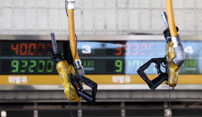 국내 휘발유 평균 가격이 리터당 1700원을 넘어섰다.