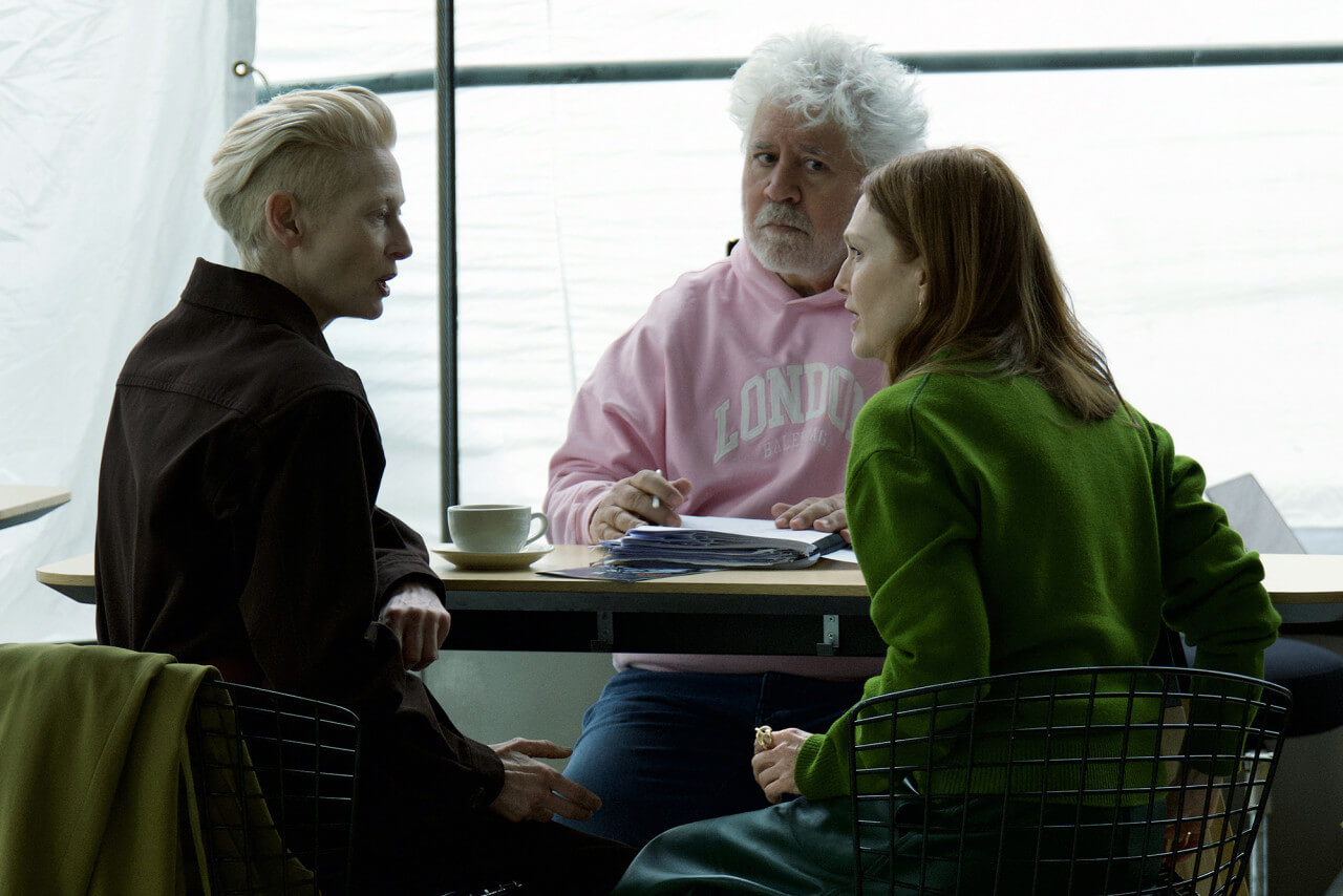 룸 넥스트 도어