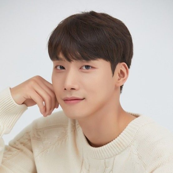 최우진 프로필