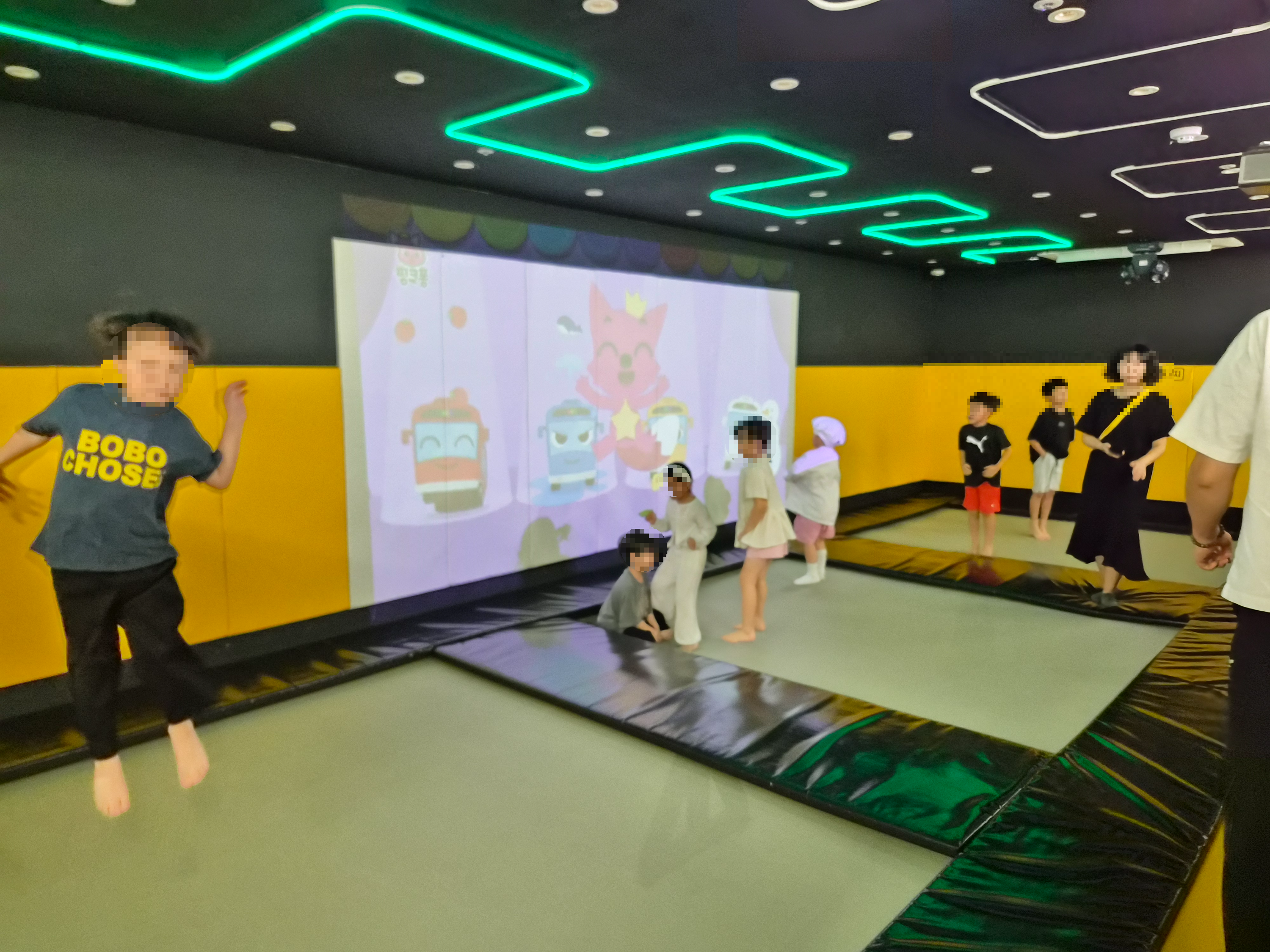 월드킹-김해점-트램폴린