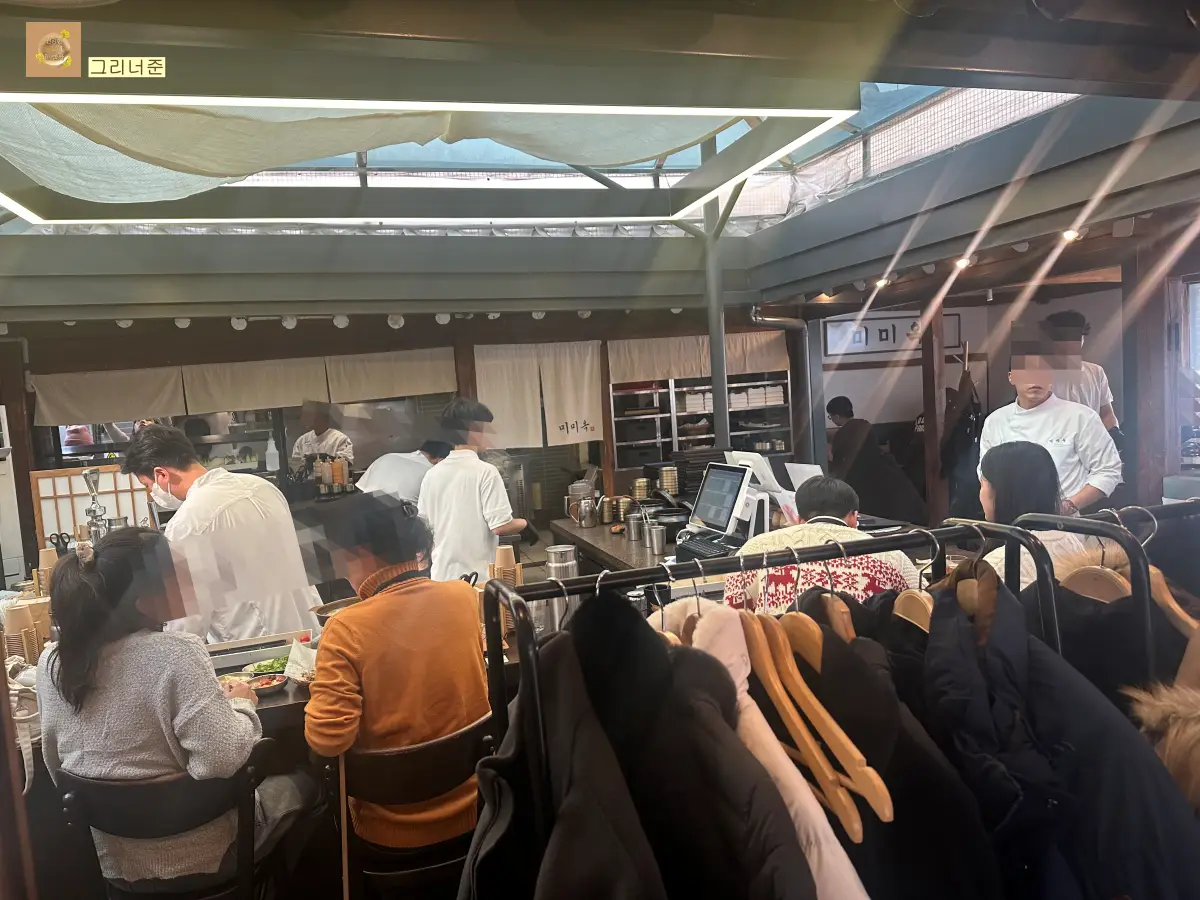 신용산-미미옥-내부-바좌석