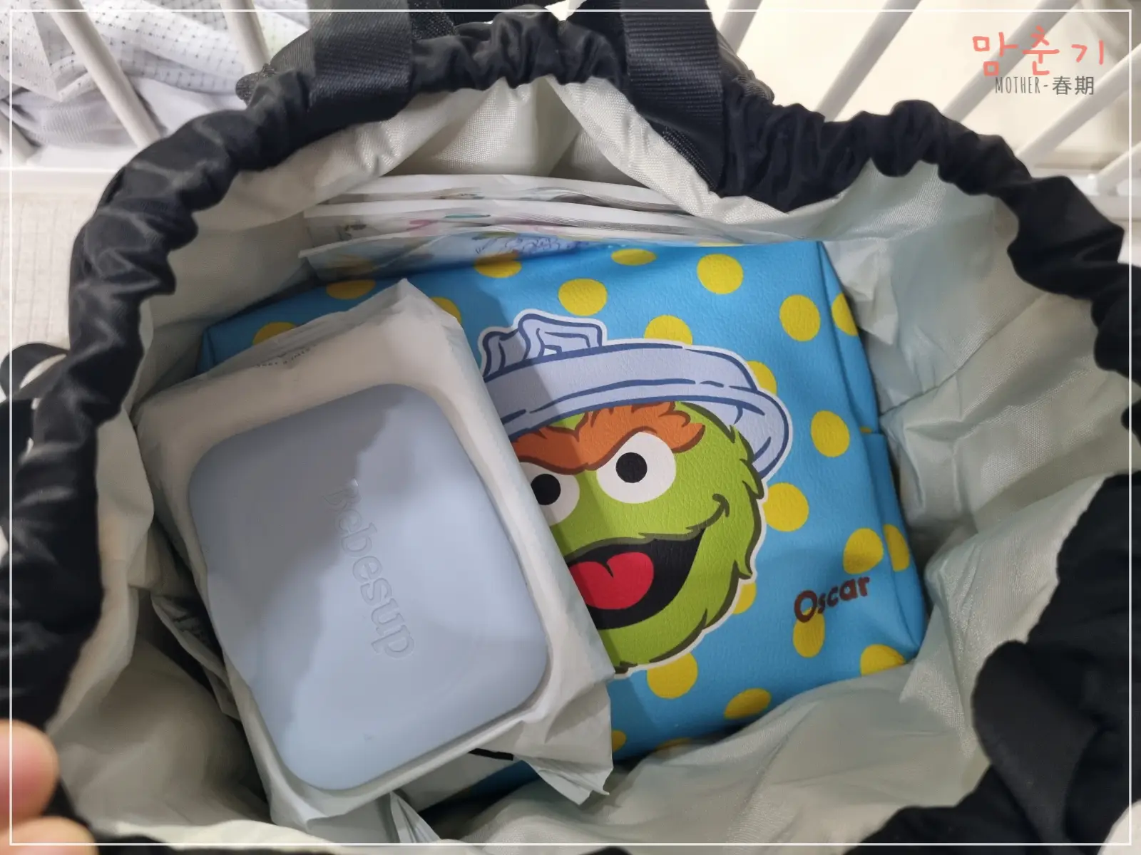 캐스터네츠백팩-솔직후기-상단포켓-이용모습