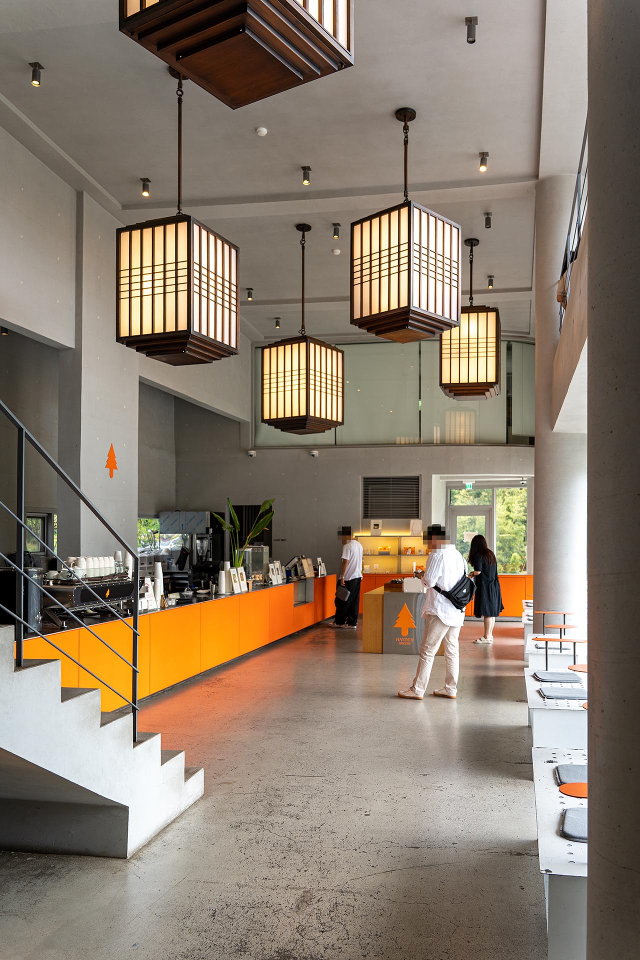 헤이든 신씨어 본관 1층