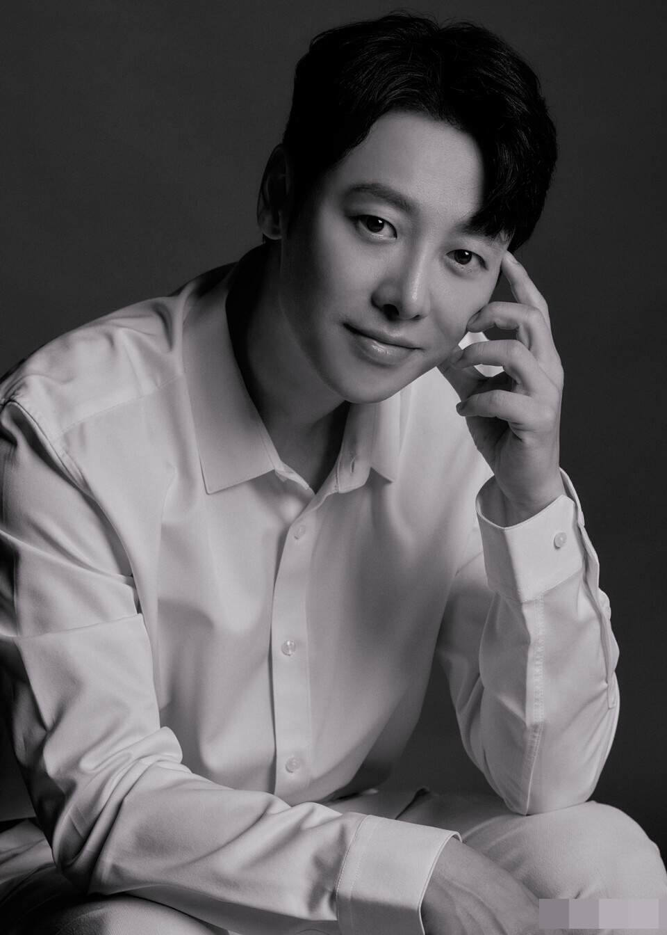 배우 김동욱