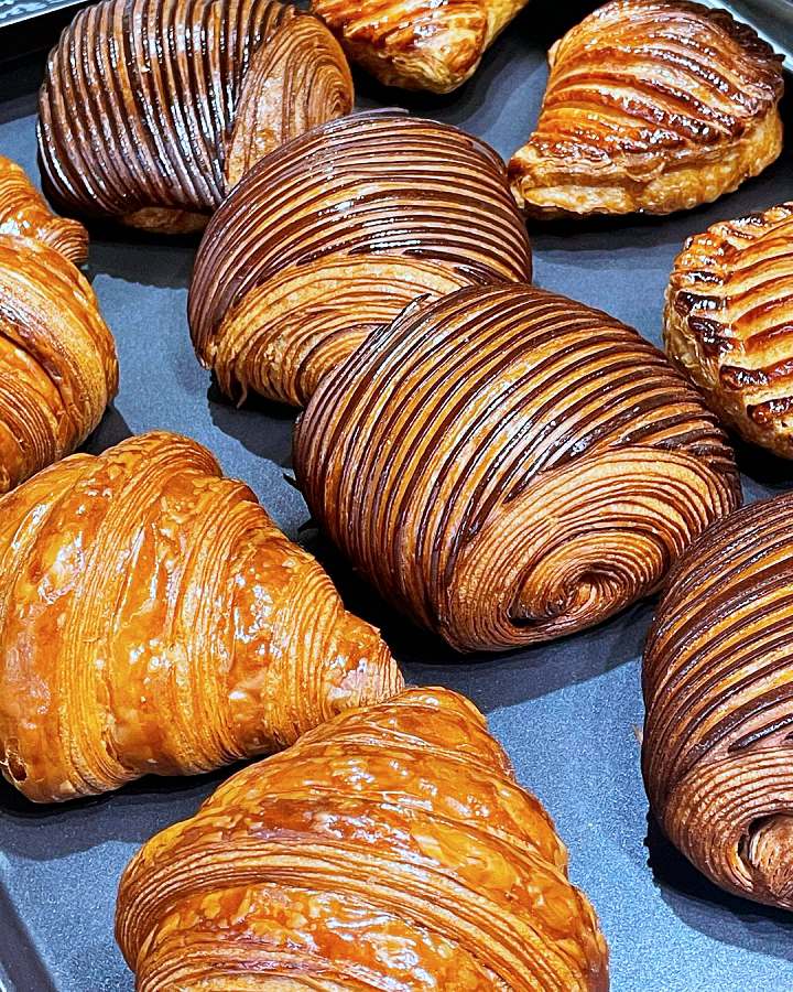 경희대 회기 맛집 추천 생방송투데이 하루 천 명 방문 화려한 유혹 딸기 만찬 크루아상 베이커리 디저트 카페 오늘방송 수상한 빵집