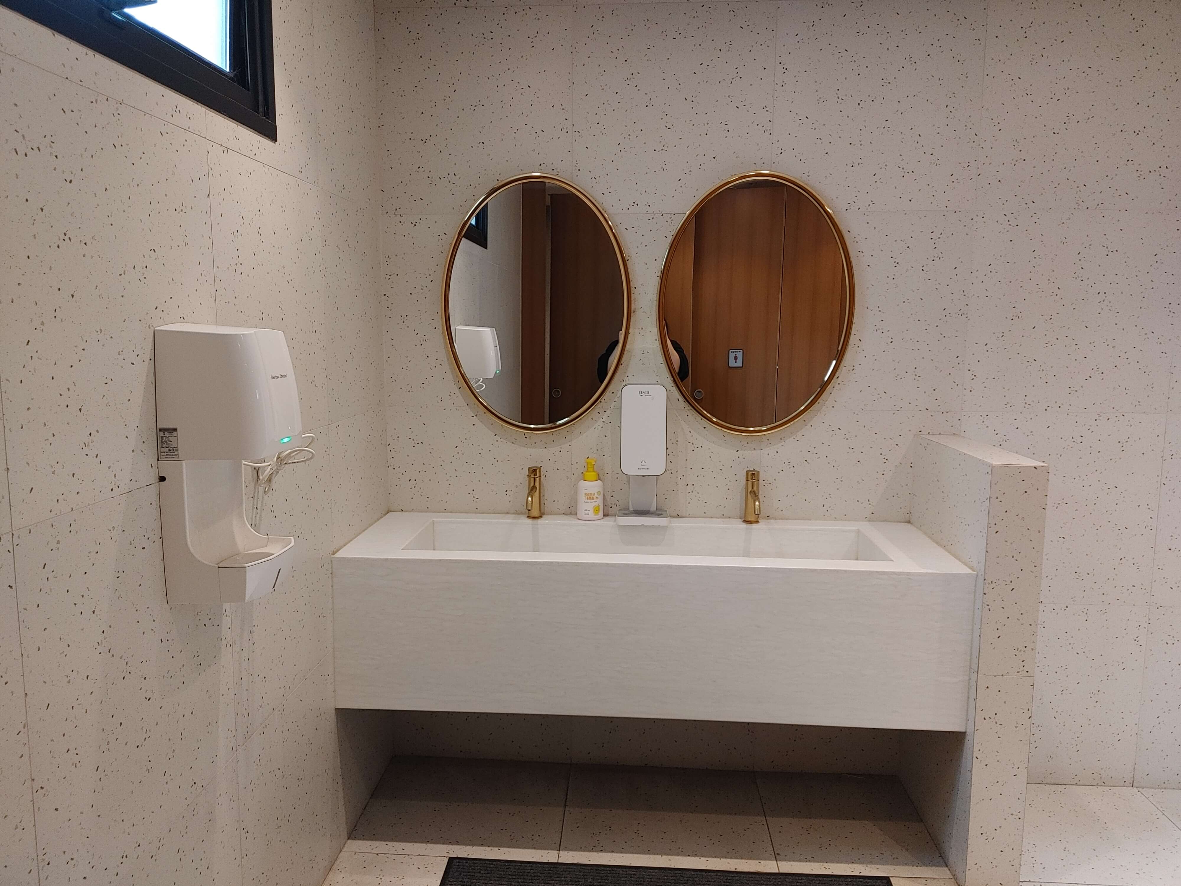 소토_한우_식육식당_별관_화장실