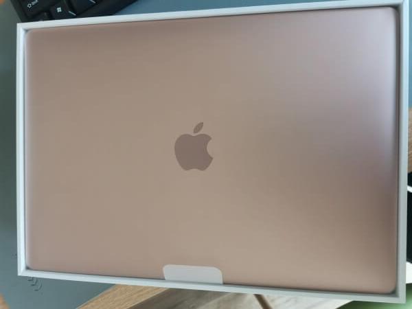 M1맥북에어_막_개봉한_모습