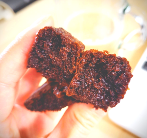 초코 컵케익 단면