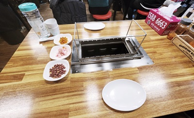 큐민양꼬치테이블