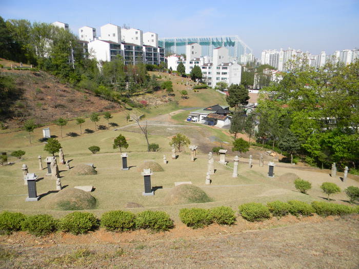 류순정 류홍 부자묘역