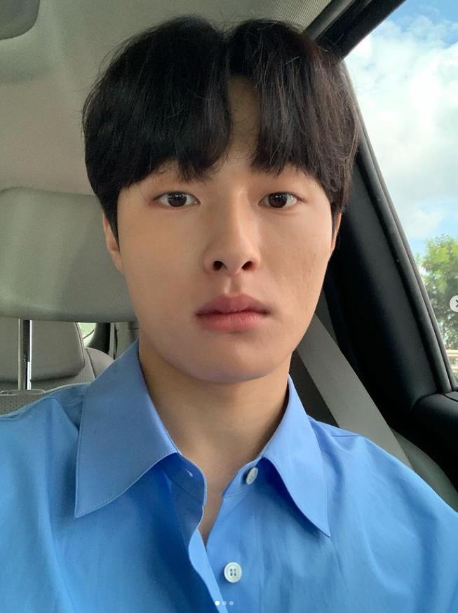 윤찬영 프로필 인스타그램 차 안 셀카