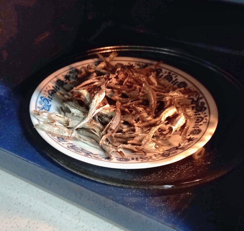 멸치는-비린내를-잡아야-합니다.