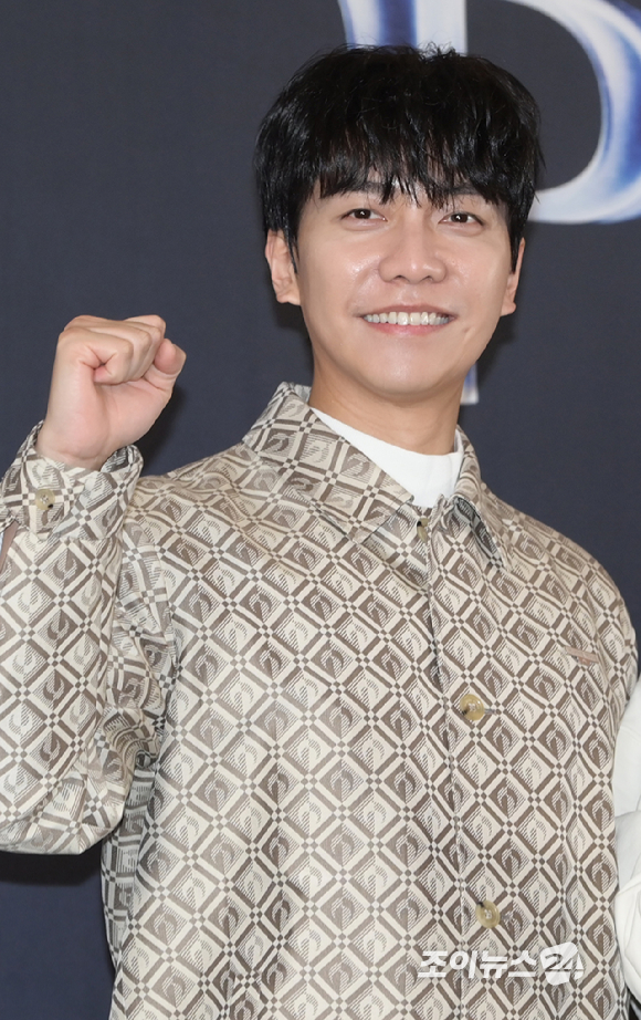 가수 겸 배우 이승기가 15일 오후 서울 마포구 상암동 스탠포드호텔에서 열린 JTBC 신규 예능 &#39;피크타임(PEAK TIME)&#39; 제작발표회에 참석하고 있다. [사진=정소희 기자]