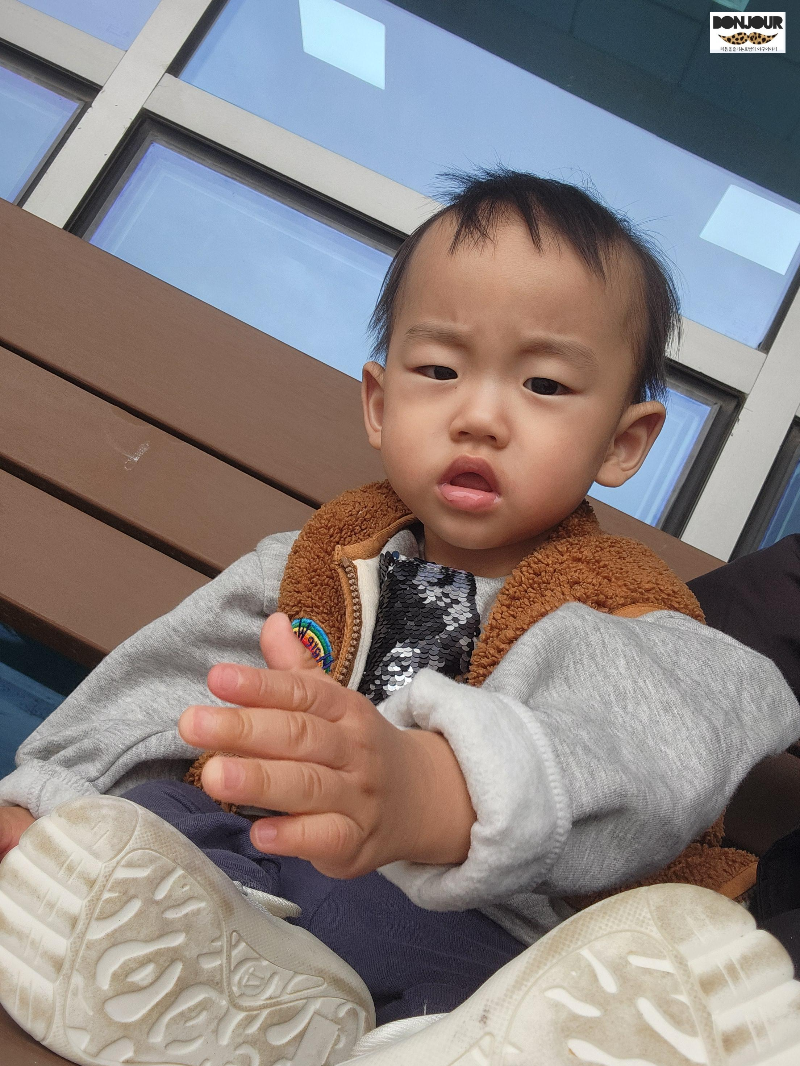 기분이 나빠서 손을 휘두르는 첫째의 모습, 깨물기 예방, 깨무는 아기 훈육법