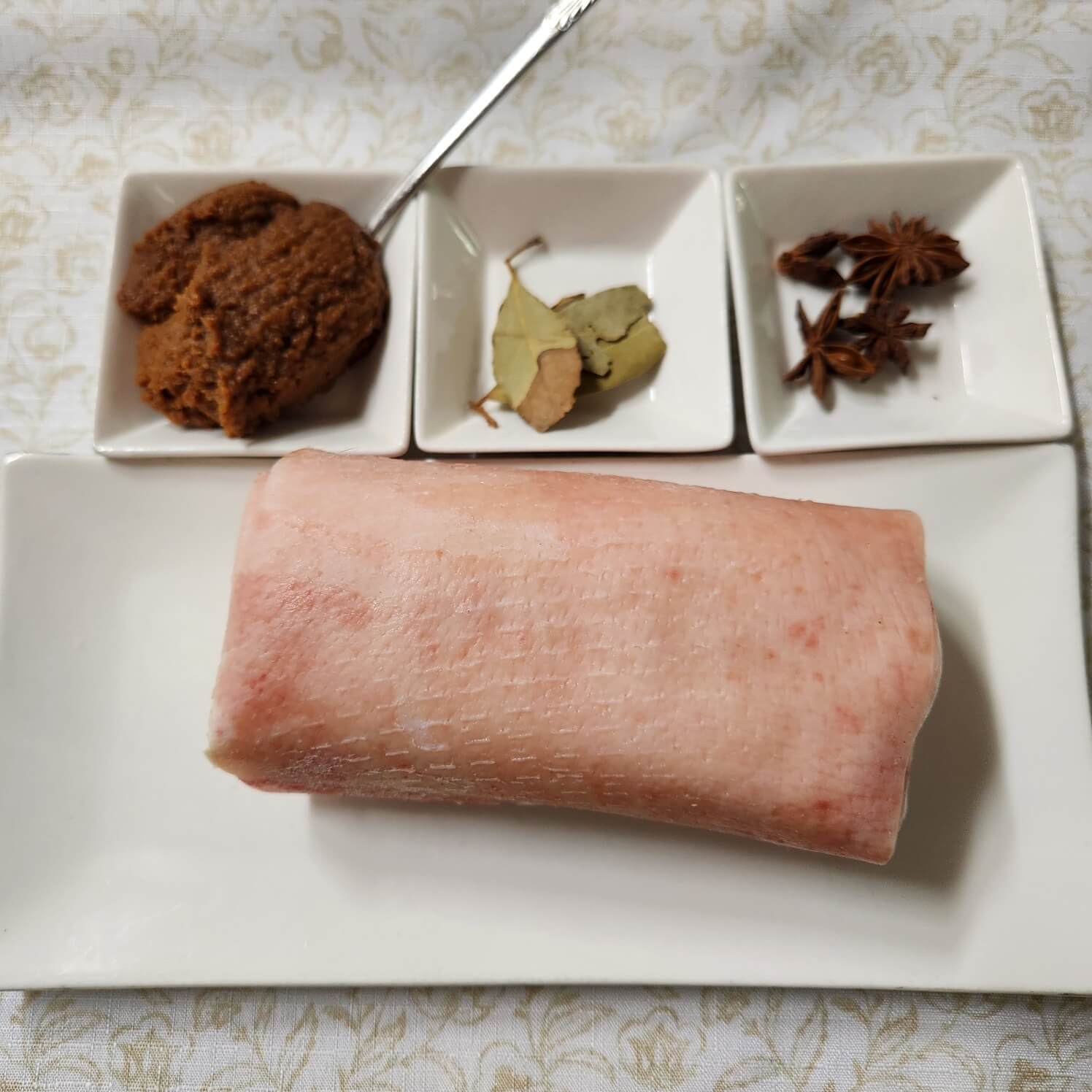 돼지 껍데기 삶는 시간 20분 손질은 이렇게 해야지 잡내가 없어요