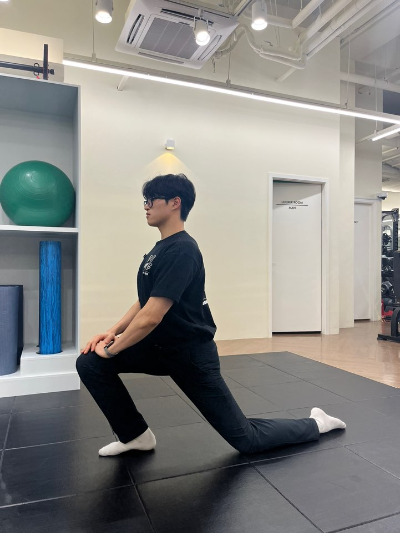 고관절스트레칭-동작