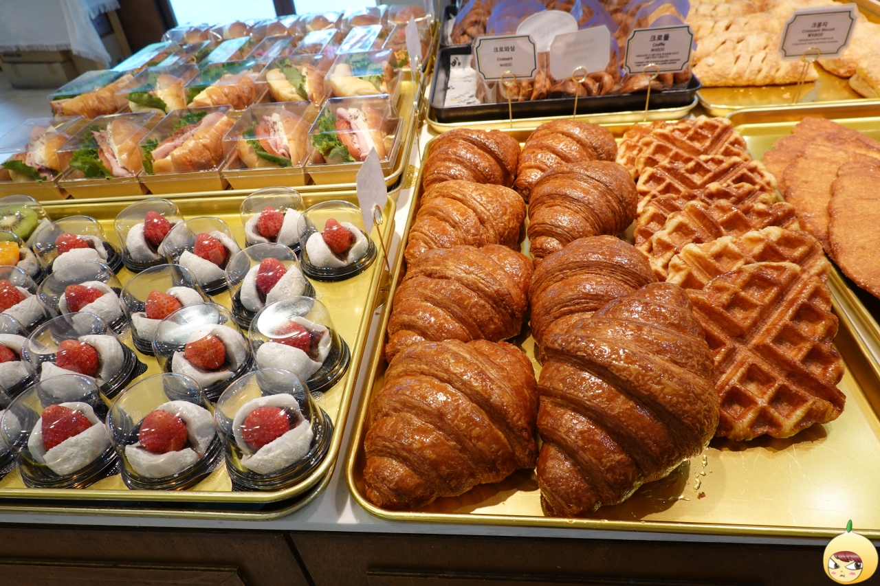과일모찌 & 크루아상 & 크로플