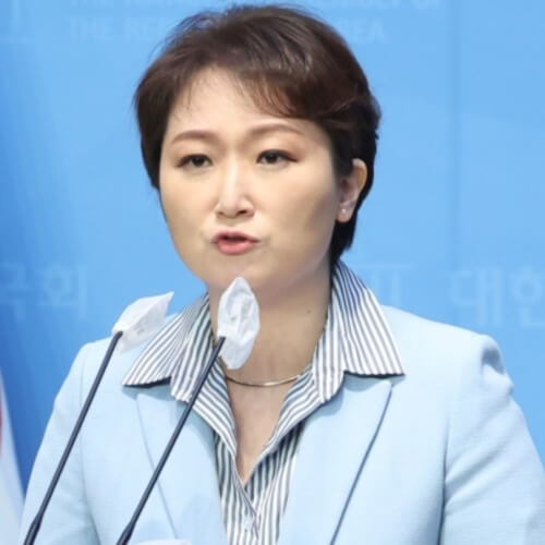 이언주 앞모습
